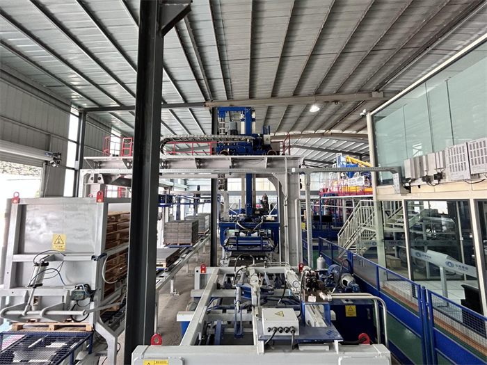 Линијата за производство на тули за персонални компјутери со висока имитација од серијата ZN на QGM беше успешно пуштена во производство во водечка компанија за зелени градежни материјали во Југозападна Кина.