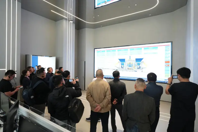 Вториот постојан состанок на советот на 8-та сесија на кинеската асоцијација за градежни блокови се одржа во Куанжу; Quangong Machinery Co., Ltd. придонесува за размена и развој на индустријата.