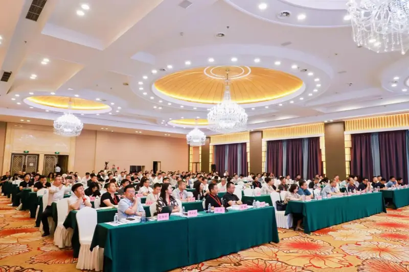 Quangong Machinery Co., Ltd. Учествува на 4-та конференција за техничка размена за сеопфатна употреба на цврст отпад базиран на јаглен